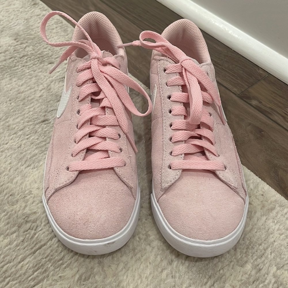 Pink Nikes - Picture 2 of 6